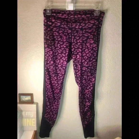Lululemon Drop it like it’s hot hot pink leggings size 6 30” - Picture 2 of 10